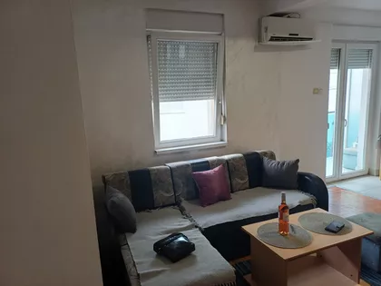 Vuka Karadžića 1 | 4zida.rs