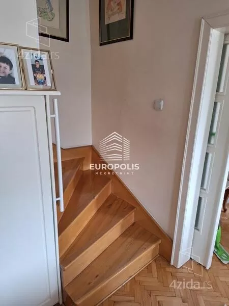 Četvoroiposoban stan | 4zida