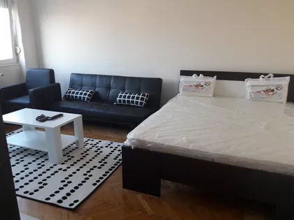 Studentski Trg | 4zida.rs