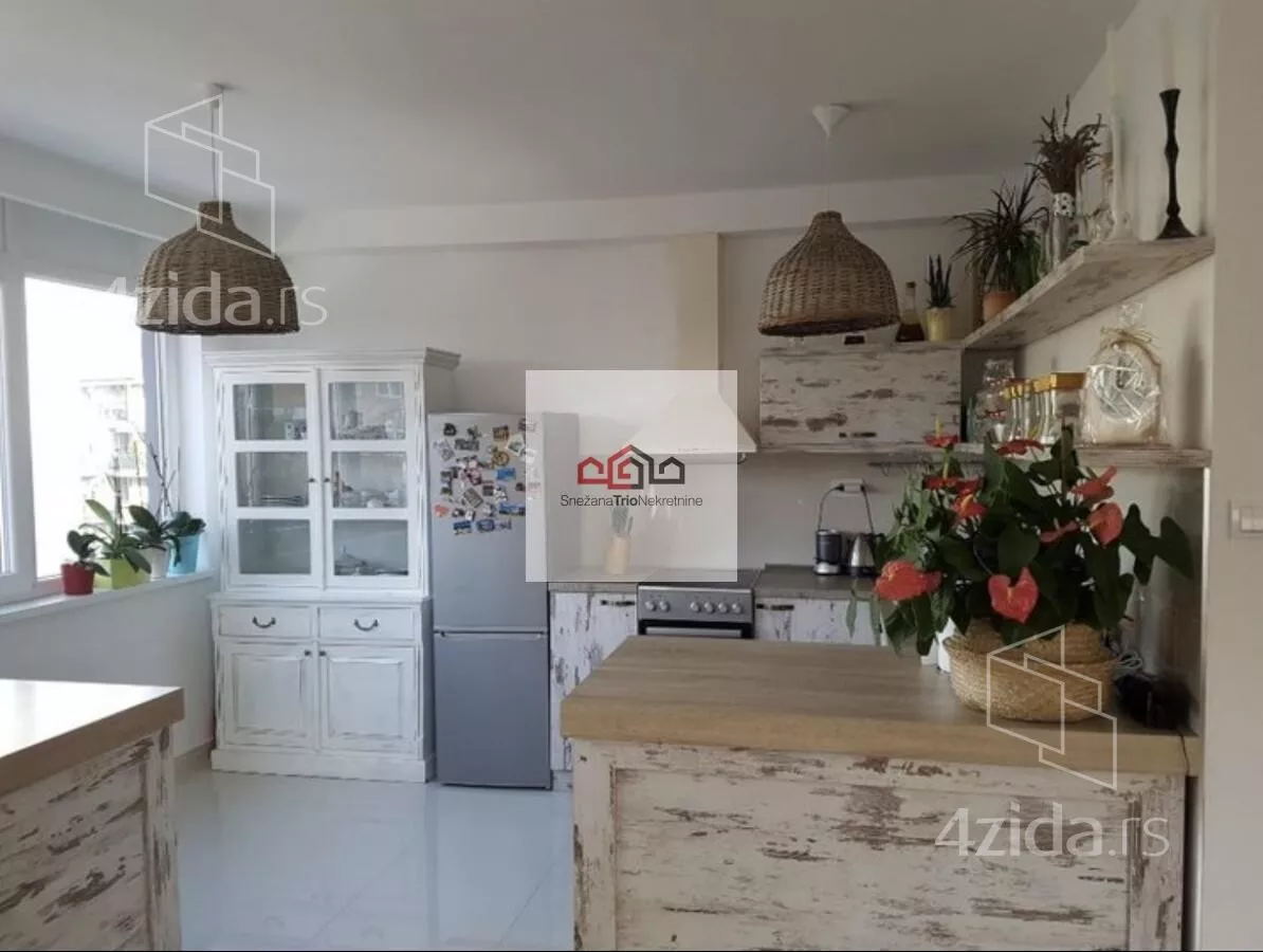 Petosoban stan | 4zida