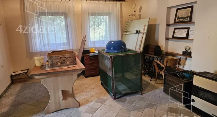 Poslovna zgrada | 4zida