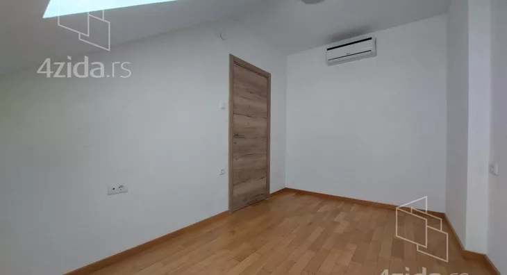 Petoiposoban stan | 4zida