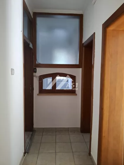 Lasla Gala | 4zida.rs