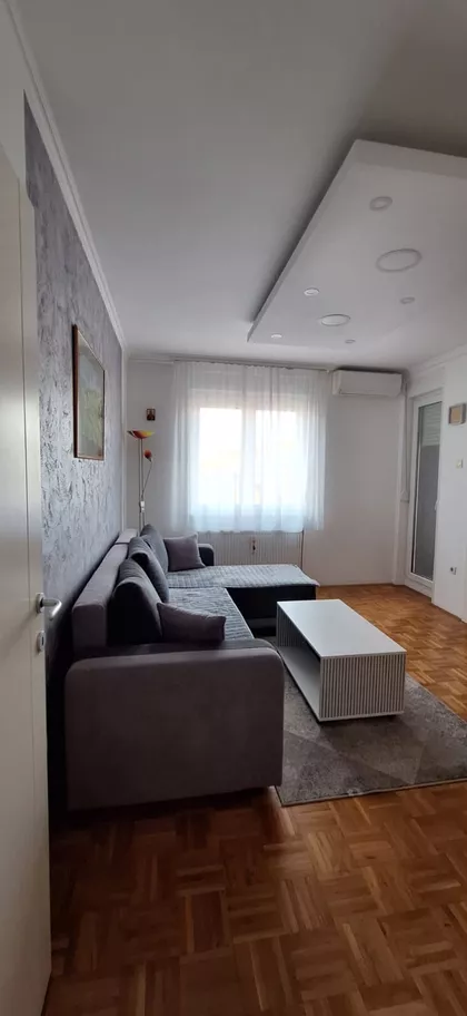 Devet Jugovića 15 | 4zida.rs