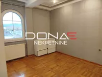 Poslovna zgrada | 4zida