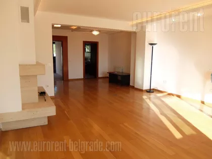 FILMSKI GRAD | 4zida.rs