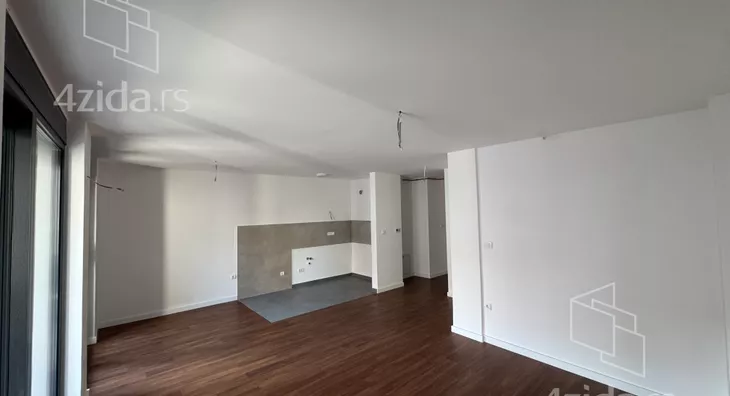 Šestosoban stan | 4zida