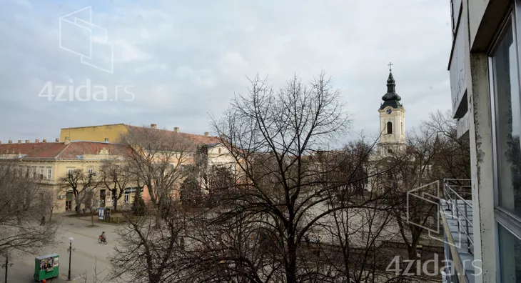 Poslovna zgrada | 4zida