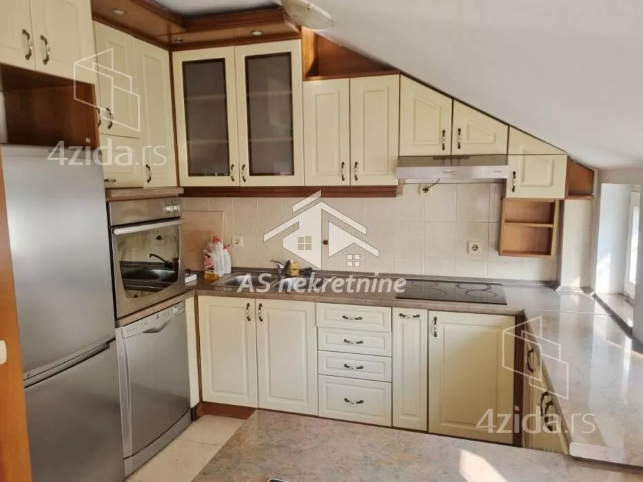 Petosoban stan | 4zida