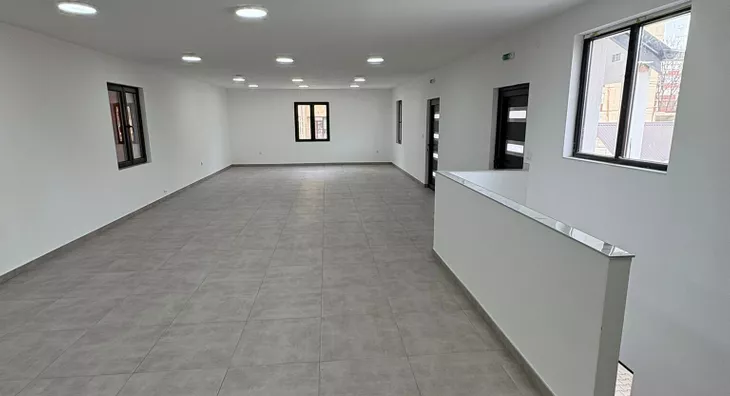 Poslovna zgrada | 4zida