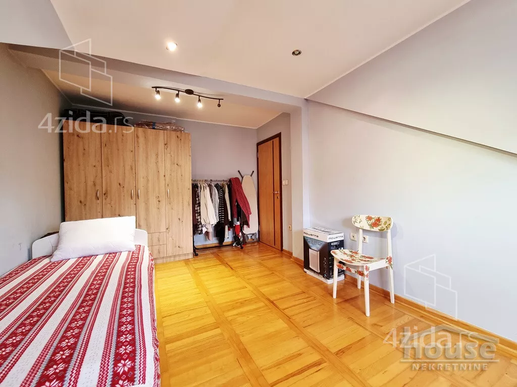 Petosoban stan | 4zida