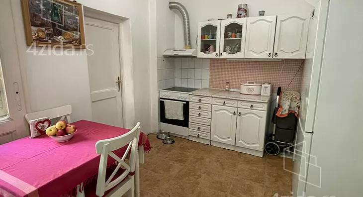 Četvoroiposoban stan | 4zida