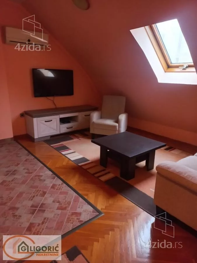 Petosoban stan | 4zida