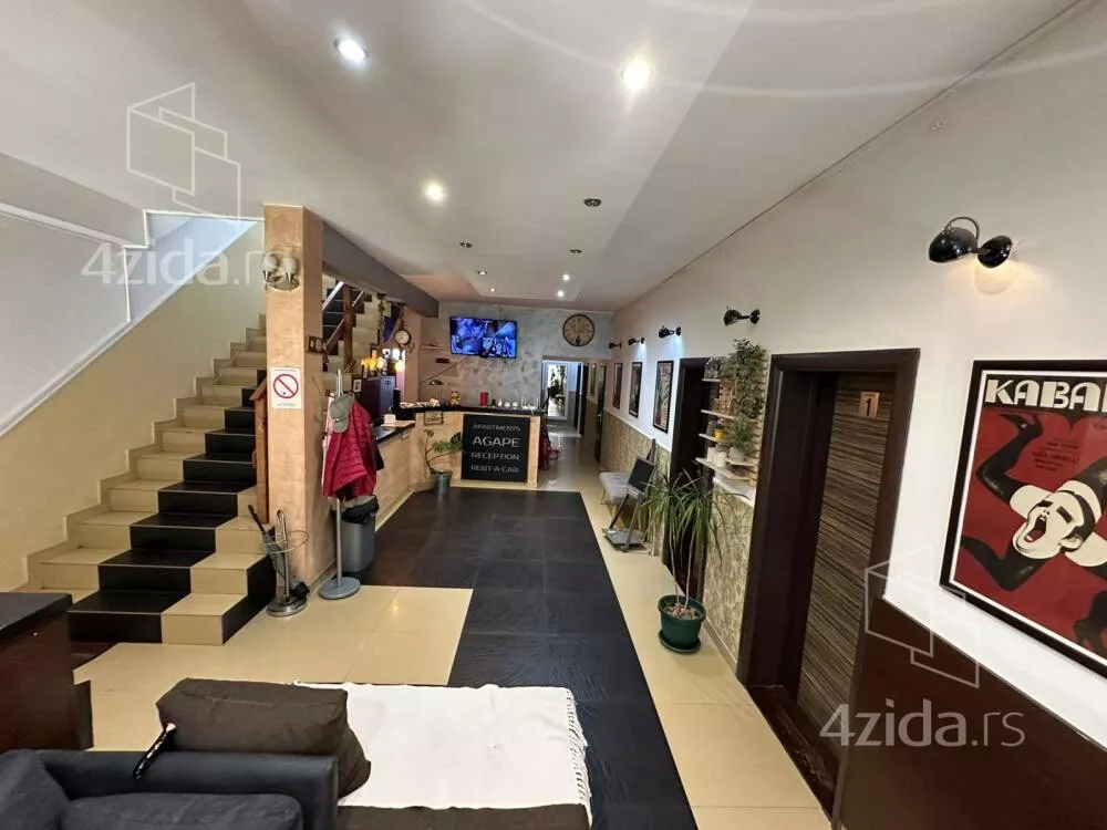 Poslovna zgrada | 4zida