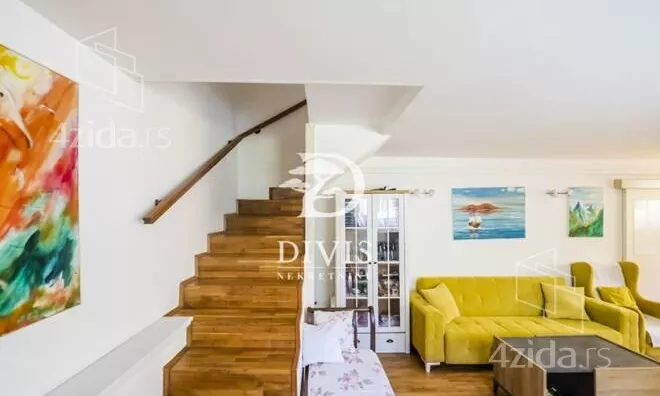 Četvoroiposoban stan | 4zida