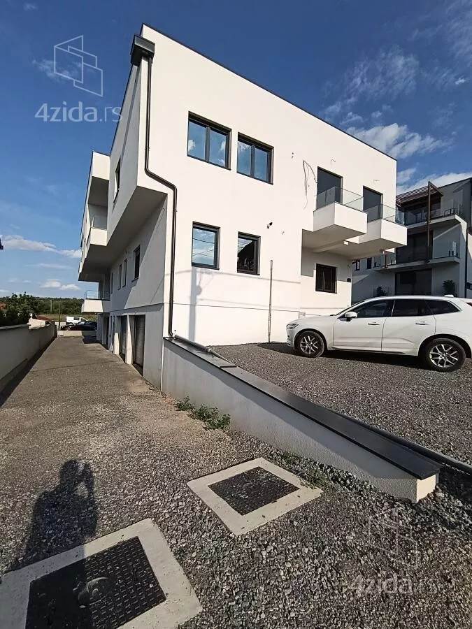Četvoroiposoban stan | 4zida