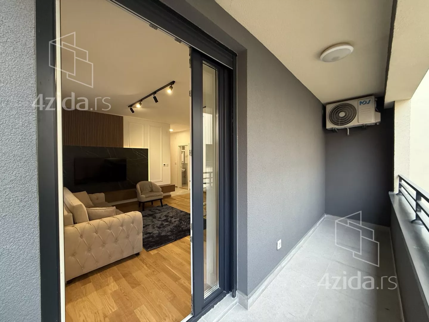 Jednoiposoban stan | 4zida