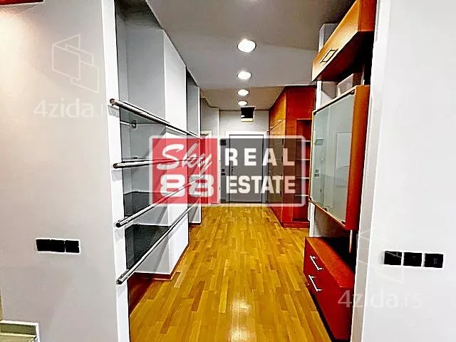 Četvoroiposoban stan | 4zida