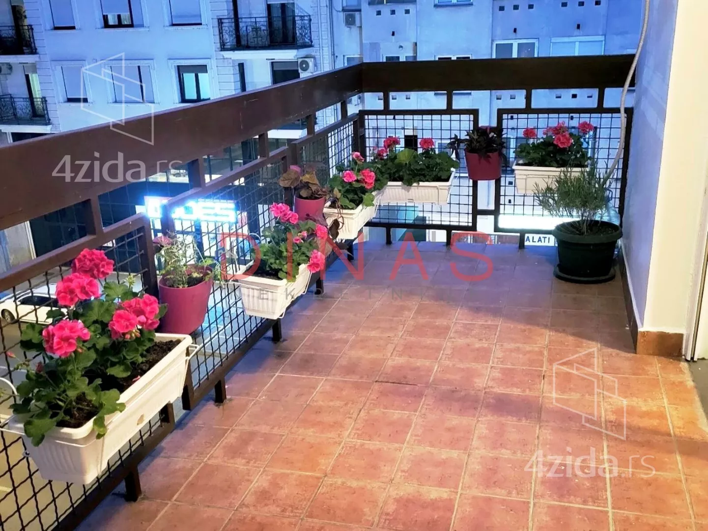 Troiposoban stan | 4zida