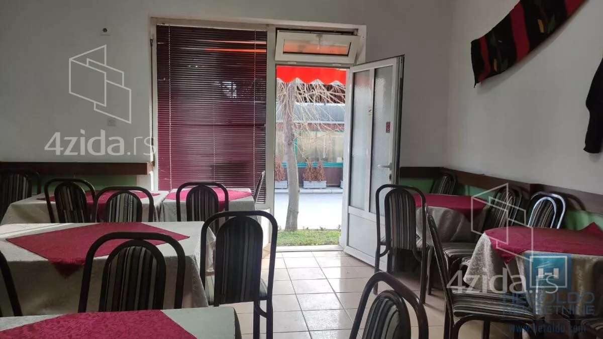 Poslovna zgrada | 4zida