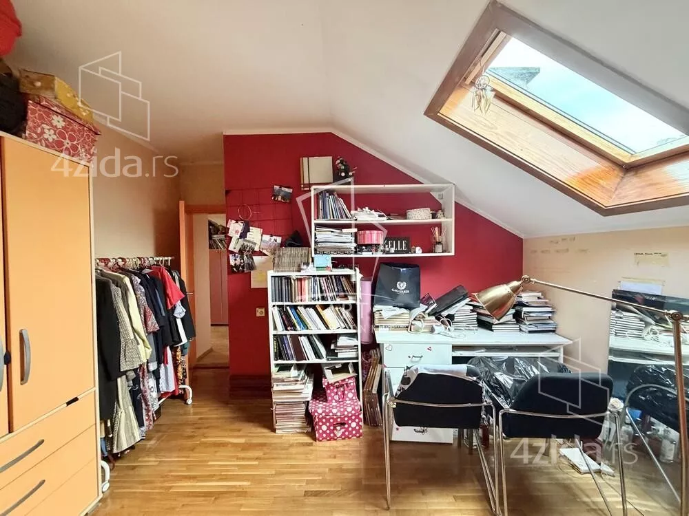 Troiposoban stan | 4zida