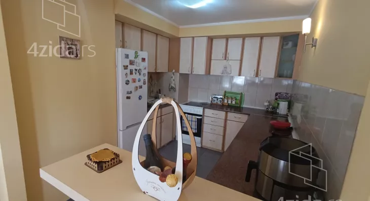 Troiposoban stan | 4zida