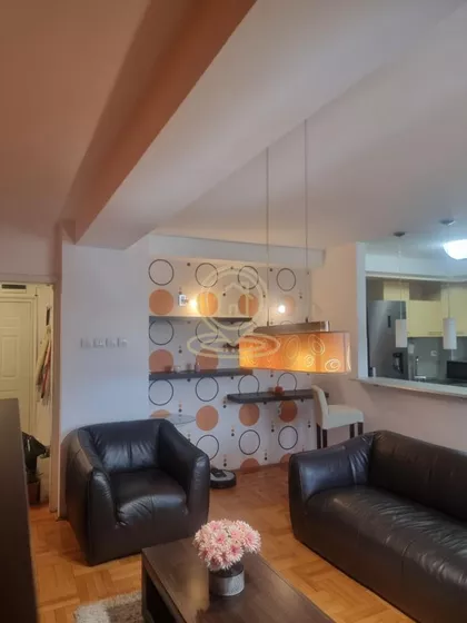 Crveni Pevac | 4zida.rs