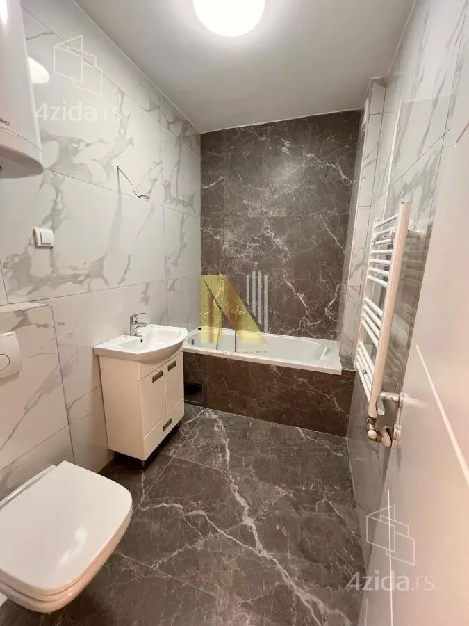 Šestosoban stan | 4zida