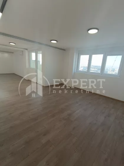 Nade Tomić | 4zida.rs