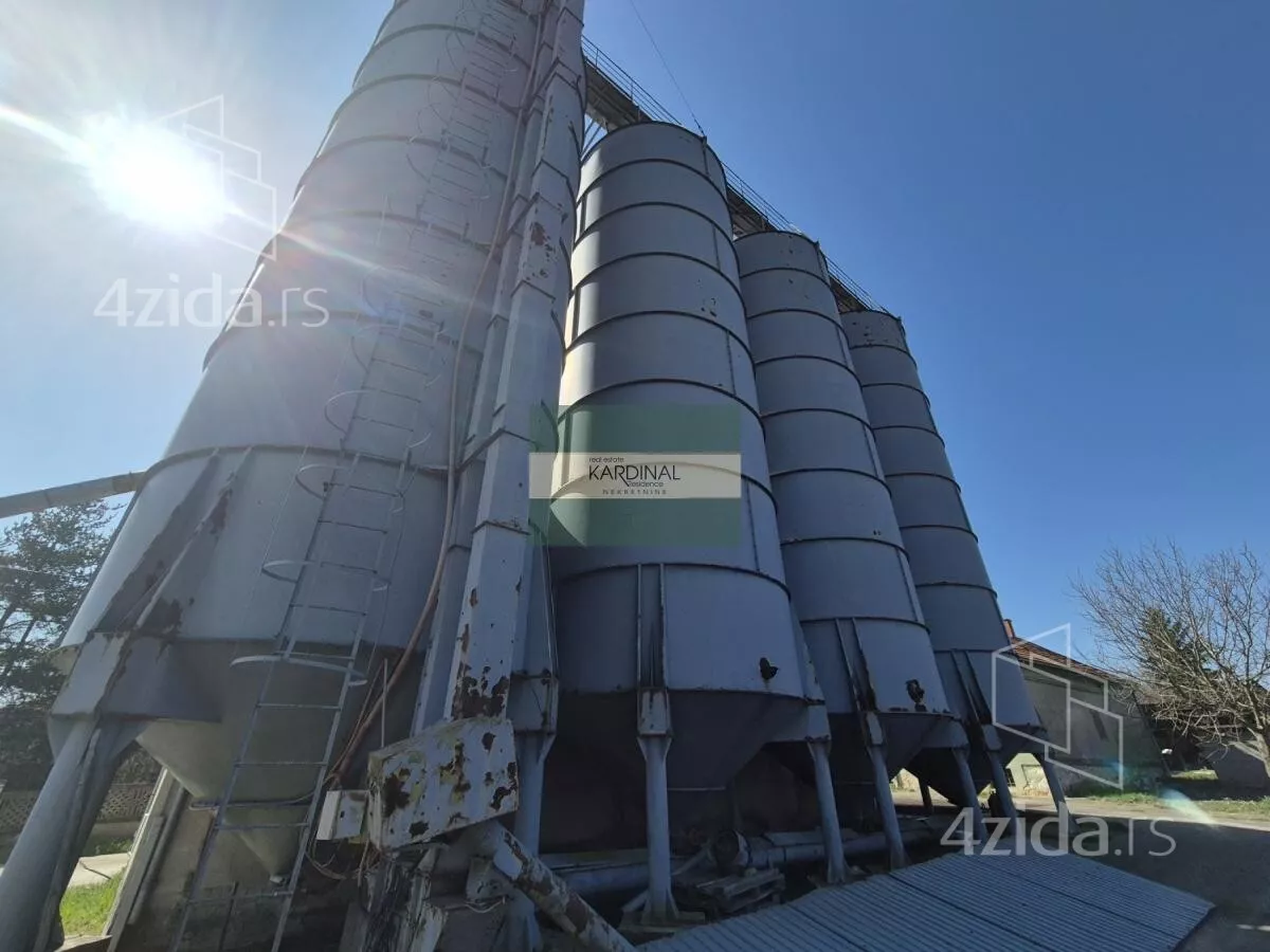 Poslovna zgrada | 4zida