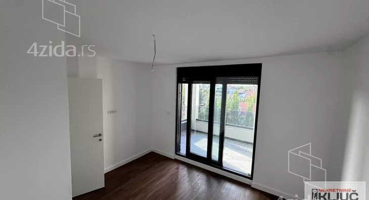 Četvoroiposoban stan | 4zida