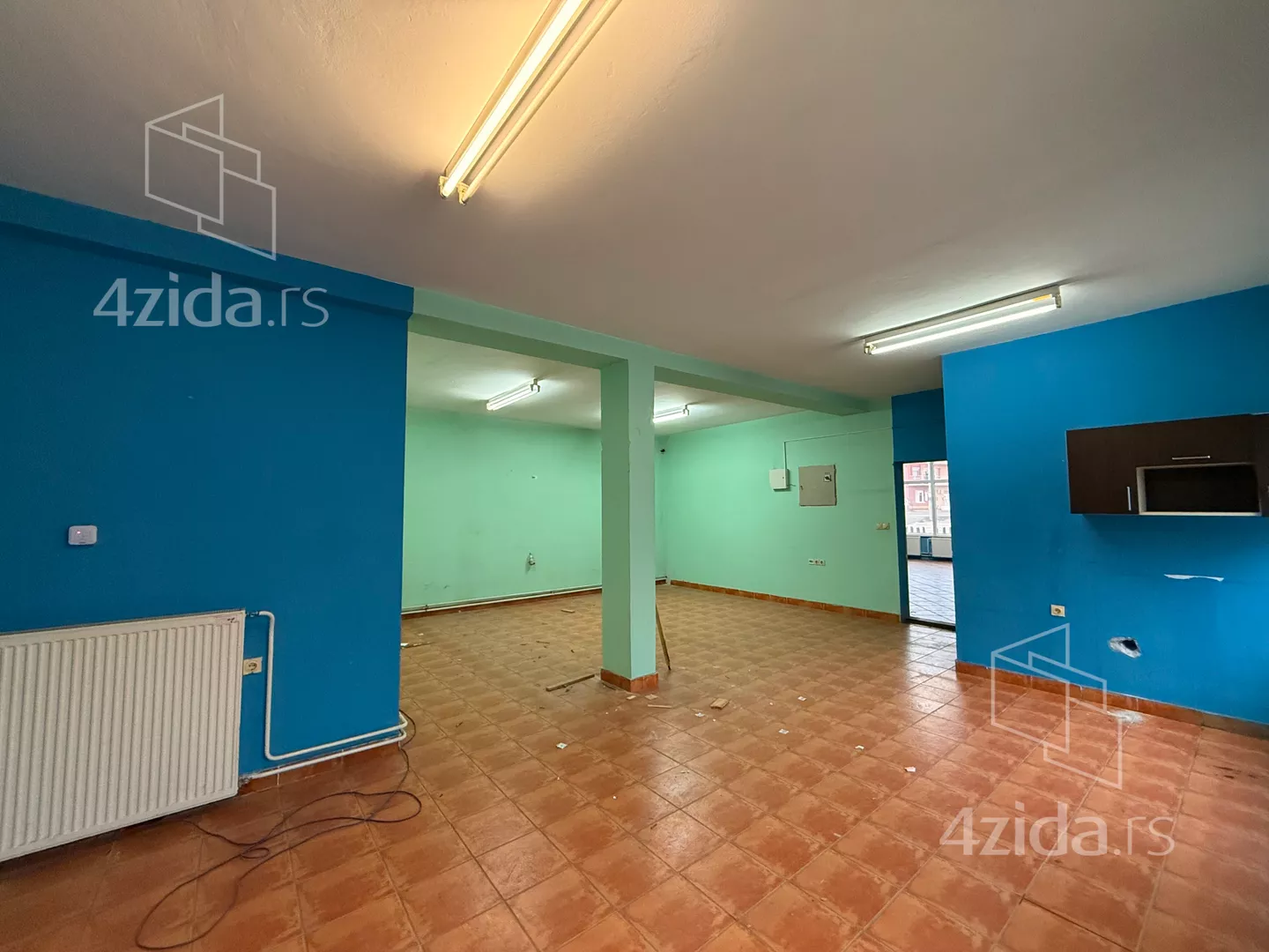 Poslovna zgrada | 4zida