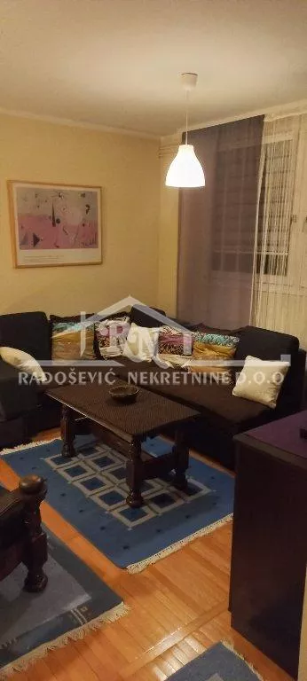 Sretena Mladenovića Mike | 4zida.rs