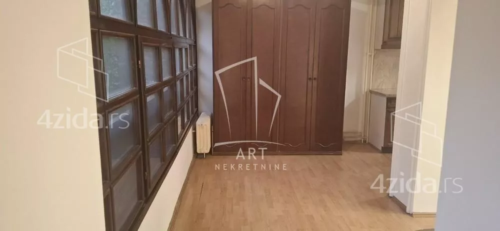 Četvoroiposoban stan | 4zida