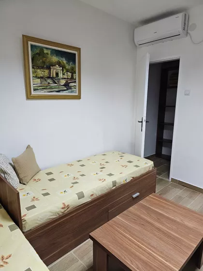 Crveni Pevac | 4zida.rs