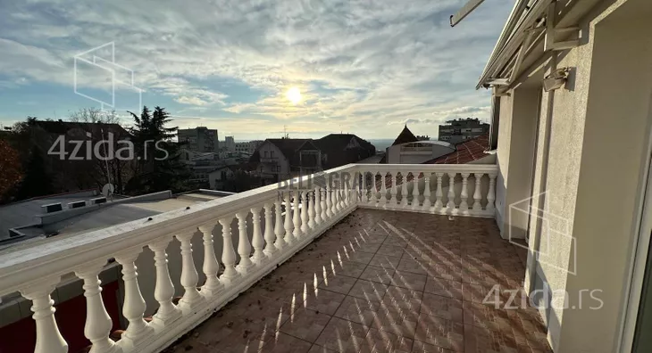 Sedmosoban stan | 4zida