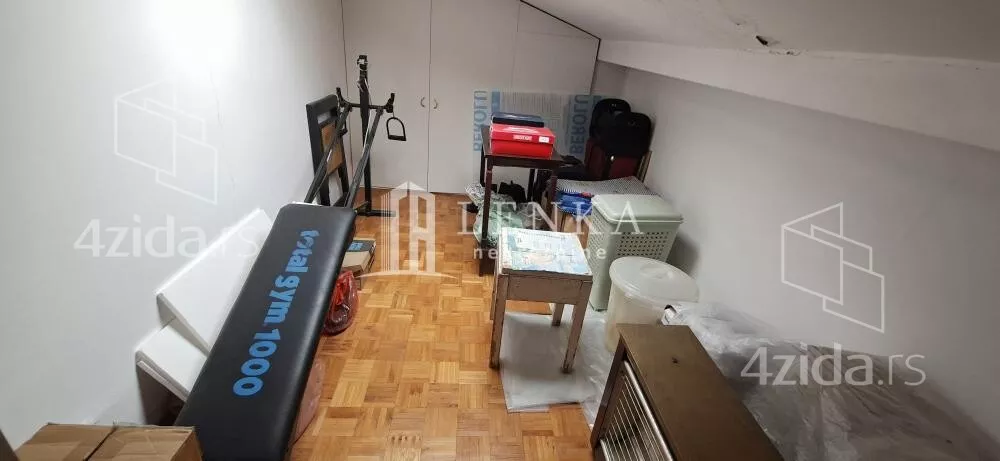 Četvoroiposoban stan | 4zida