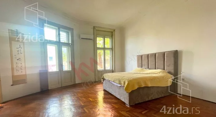 Šestoiposoban stan | 4zida