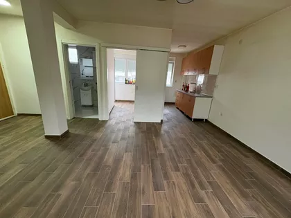 Crveni Pevac | 4zida.rs