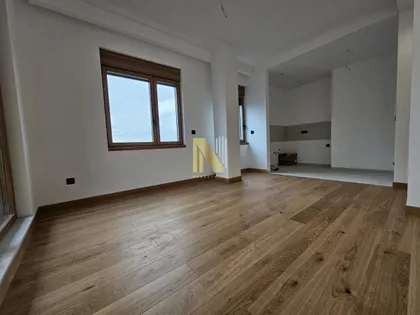 Cara Dušana | 4zida.rs