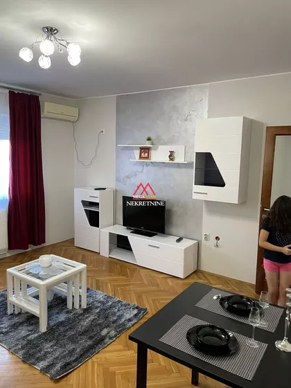 Petra Drapšina | 4zida.rs