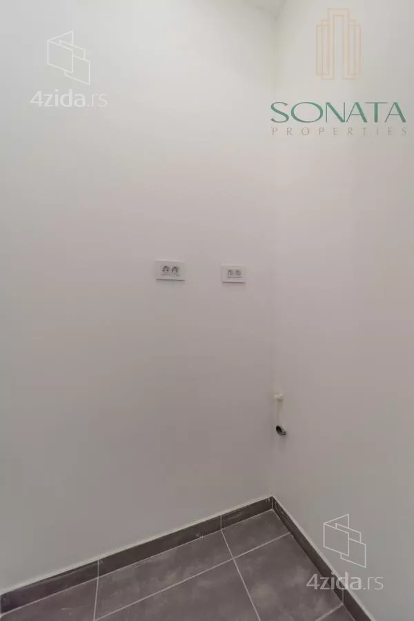 Poslovna zgrada | 4zida
