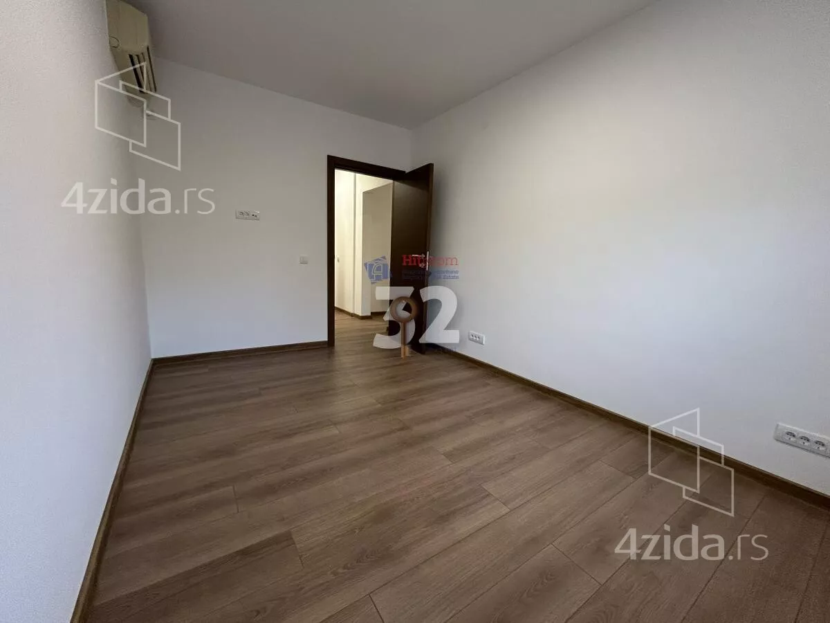 Četvoroiposoban stan | 4zida