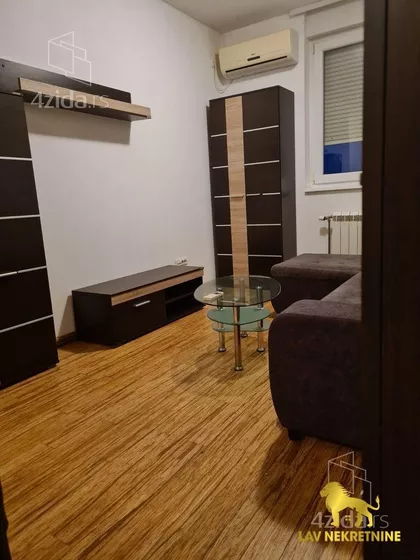 LAZE NANČIĆA | 4zida.rs