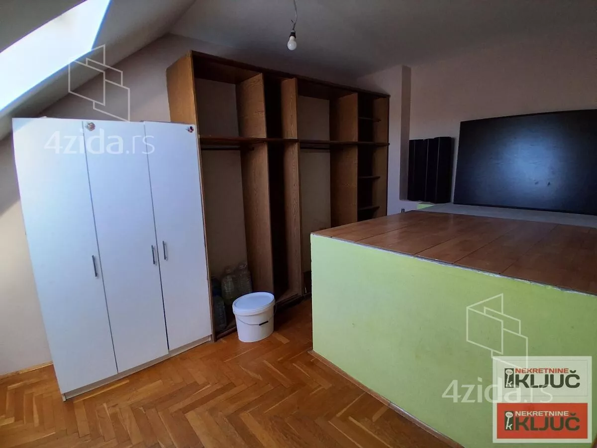 Četvoroiposoban stan | 4zida