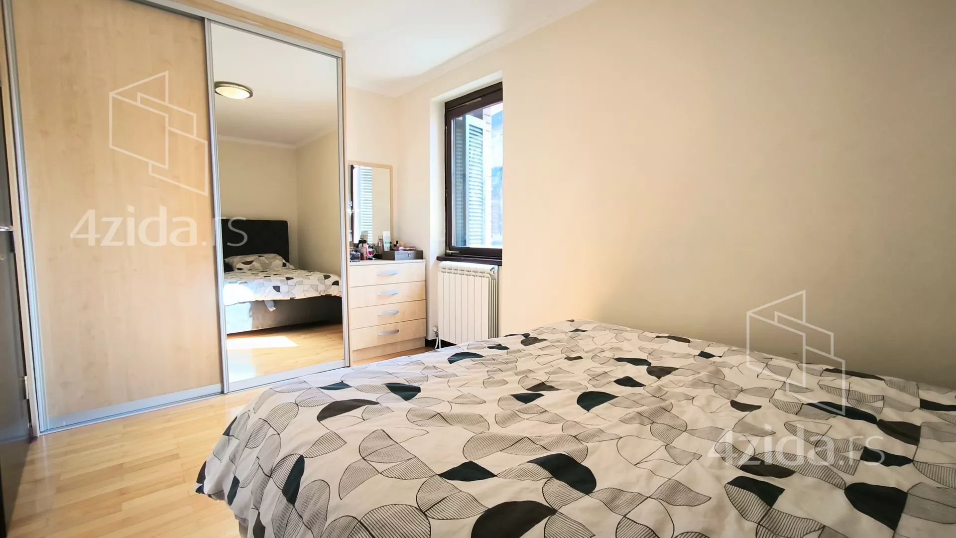 Petosoban stan | 4zida