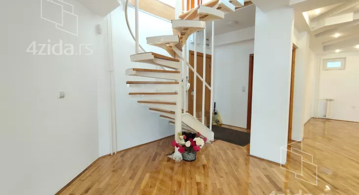 Šestosoban stan | 4zida