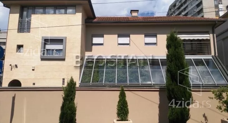 Šestoiposoban stan | 4zida