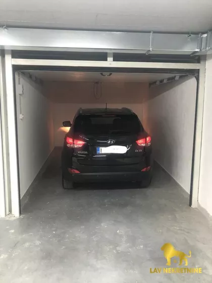 LAZE KOSTIĆA | 4zida.rs