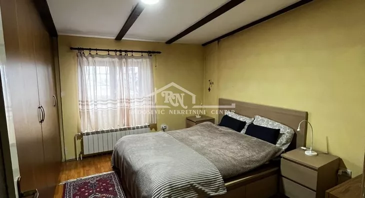 Šestosoban stan | 4zida